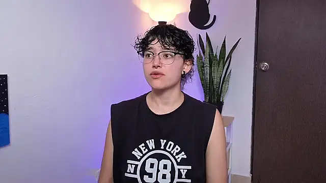 jeroharper  online show from April 14, 2026, 7:31 pm