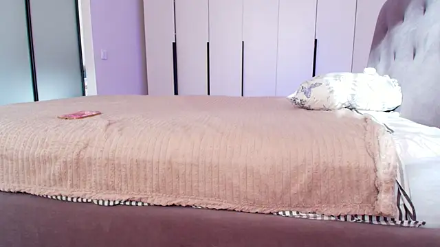 Kiara ro  online show from April 10, 2026, 2:33 pm