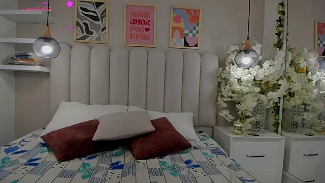 Mia Bailey  online show from March 27, 2026, 3:01 am