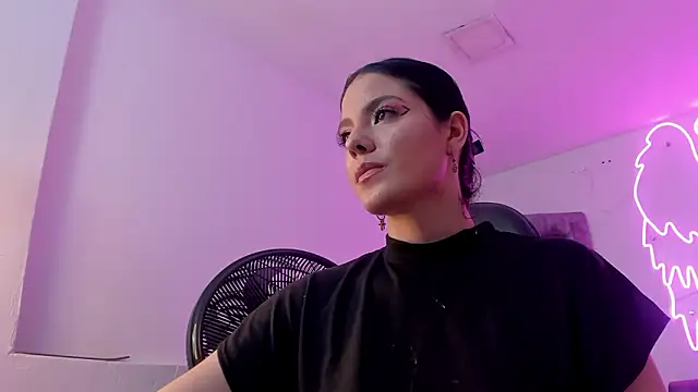 Evelin  thompsson online show from March 20, 2026, 3:11 am