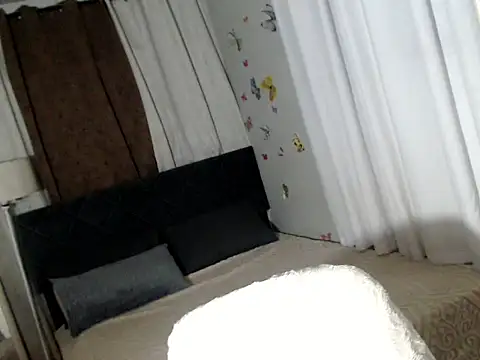 Snapshot of Ur_innocent_womenXxx chatting on March 31, 2026, 7:14 pm Ur innocent womenXxx online show from March 31, 2026, 7:14 pm