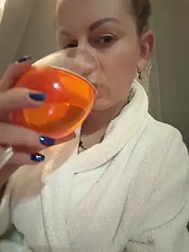 Frenchgirl45 online show from February 28, 2026, 12:33 am