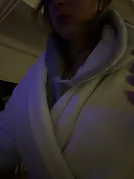 Snapshot of Frenchgirl45 chatting on April 4, 2026, 10:40 pm Frenchgirl45 online show from April 4, 2026, 10:40 pm