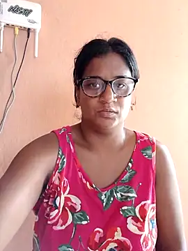 Snapshot of indianstrawberrylips4u chatting on March 6, 2026, 5:04 am indianstrawberrylips4u online show from March 6, 2026, 5:04 am