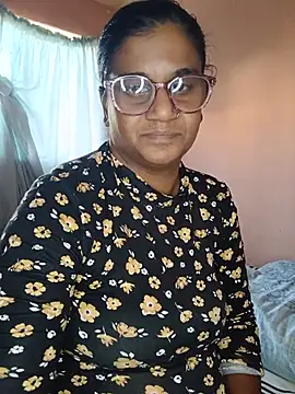 Snapshot of indianstrawberrylips4u chatting on July 6, 2026, 9:17 am indianstrawberrylips4u online show from July 6, 2026, 9:17 am