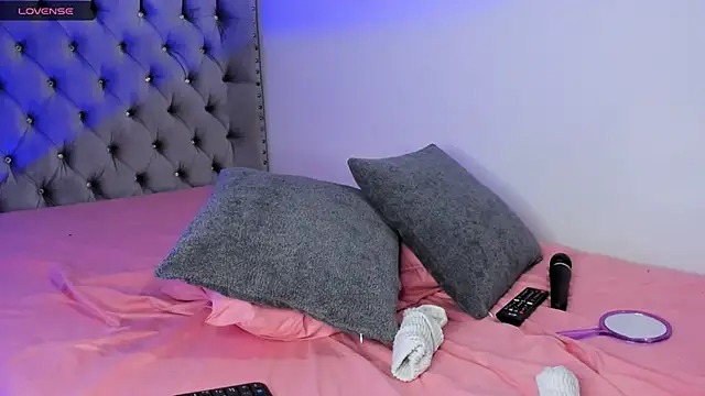 eva cutee  online show from April 10, 2026, 12:16 am