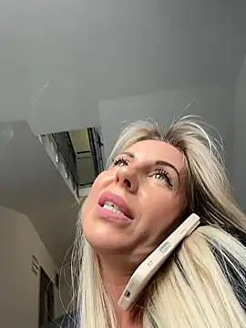 Snapshot of LisaMurr chatting on May 27, 2026, 11:51 am LisaMurr online show from May 27, 2026, 11:51 am