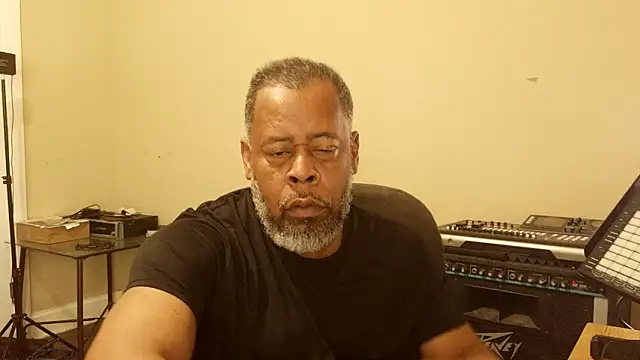 Cleozevo1961 online show from April 10, 2026, 3:06 pm