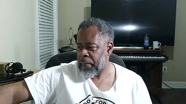 Snapshot of Cleozevo1961 chatting on July 12, 2026, 3:19 am Cleozevo1961 online show from July 12, 2026, 3:19 am
