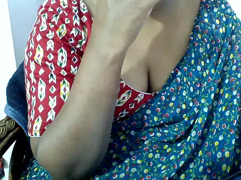 Snapshot of Angel_honeybear_143 chatting on February 27, 2026, 7:19 am Angel honeybear 143 online show from February 27, 2026, 7:19 am