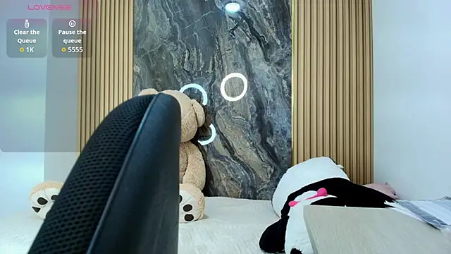 scarlett lumi online show from February 19, 2026, 10:22 am