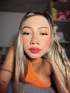 Dulce Sofi  online show from April 9, 2026, 11:32 pm