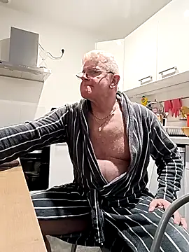 olivbisoumis online show from February 26, 2026, 6:56 am