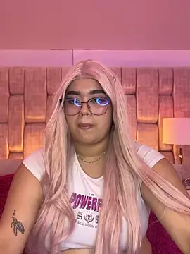 Snapshot of AnniJones chatting on April 11, 2026, 8:18 am AnniJones online show from April 11, 2026, 8:18 am