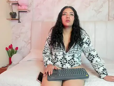 Snapshot of KaileeRoss chatting on February 23, 2026, 7:44 pm KaileeRoss online show from February 23, 2026, 7:44 pm