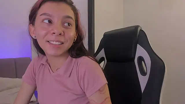 Snapshot of MelLove_ chatting on February 18, 2026, 9:00 pm MelLove online show from February 18, 2026, 9:00 pm