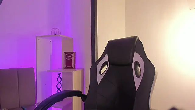 Snapshot of MelLove_ chatting on February 26, 2026, 9:25 pm MelLove online show from February 26, 2026, 9:25 pm