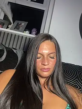 Snapshot of Destinylovex chatting on February 24, 2026, 9:13 pm Destinylovex online show from February 24, 2026, 9:13 pm