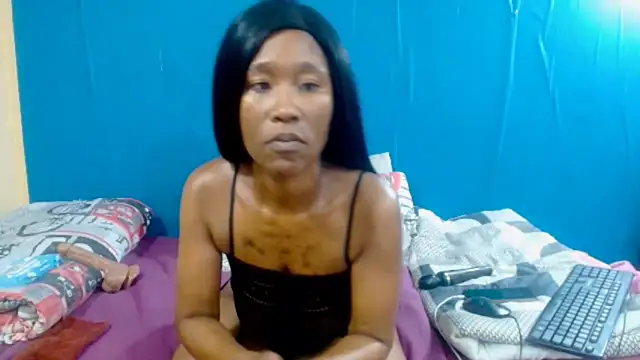 Snapshot of QueenYc chatting on April 5, 2026, 7:44 pm QueenYc online show from April 5, 2026, 7:44 pm