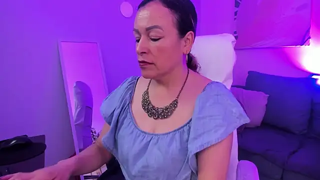 Snapshot of Ivonne_4 chatting on April 2, 2026, 12:58 pm Ivonne 4 online show from April 2, 2026, 12:58 pm
