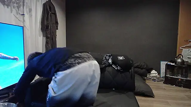 ryuaaaaa online show from April 7, 2026, 2:28 pm