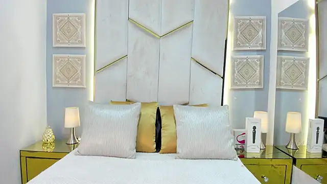 KarinaaCoxx online show from April 15, 2026, 12:56 pm