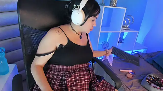 April Swett online show from March 13, 2026, 12:23 pm