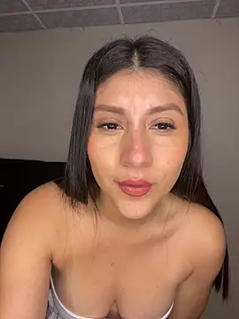 latinasoftie online show from July 18, 2026, 3:54 am