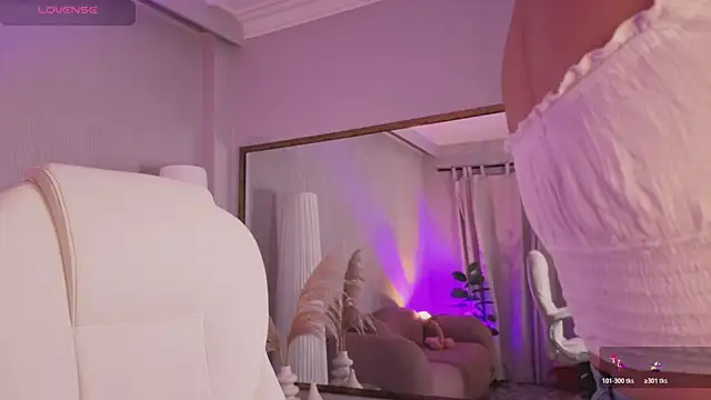 Stephany Harlot online show from April 14, 2026, 11:33 pm