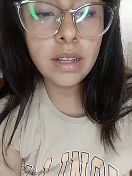 Rosyshadow online show from May 30, 2026, 8:28 pm