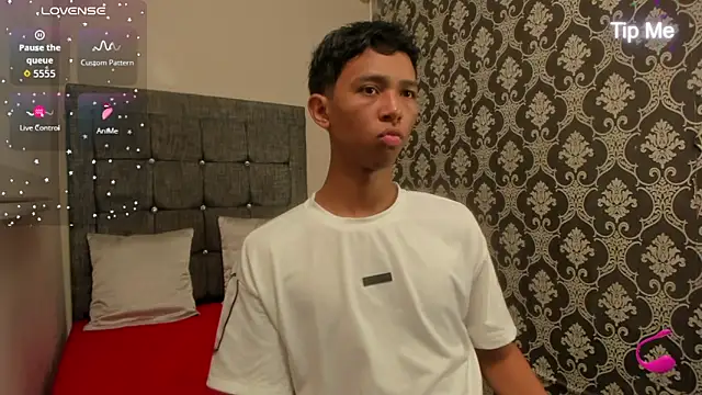 Snapshot of Little_Twink19x chatting on May 8, 2026, 7:41 pm Little Twink19x online show from May 8, 2026, 7:41 pm