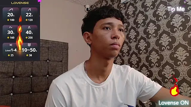 Snapshot of Little_Twink19x chatting on May 24, 2026, 7:30 pm Little Twink19x online show from May 24, 2026, 7:30 pm