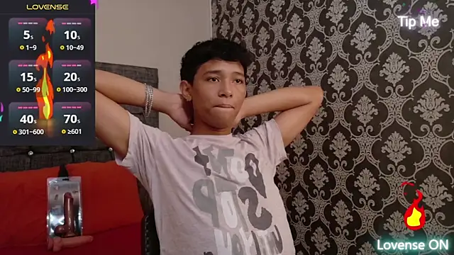 Snapshot of Little_Twink19x chatting on May 26, 2026, 7:21 pm Little Twink19x online show from May 26, 2026, 7:21 pm