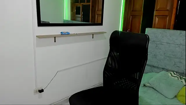 Aysha winxs online show from March 7, 2026, 3:14 am