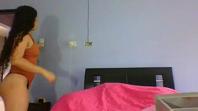 scarlettscottx  online show from May 17, 2026, 6:48 pm