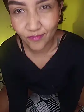 EmiliaVincenzo online show from February 24, 2026, 1:20 pm