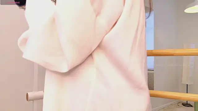 Scarlet Muse  online show from March 29, 2026, 9:20 am