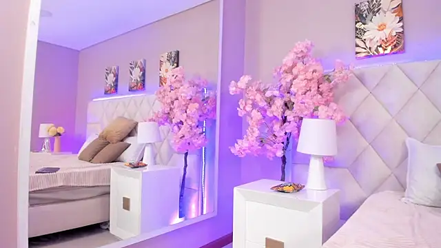 Bianca Monroe  online show from April 7, 2026, 8:09 pm