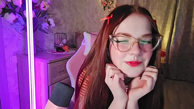 EllaHughess online show from March 8, 2026, 10:24 pm