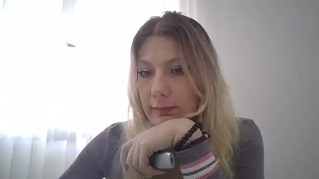 Foxy Bright online show from February 28, 2026, 12:39 pm