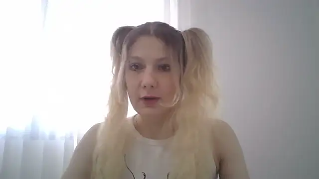 Foxy Bright online show from March 1, 2026, 12:29 pm