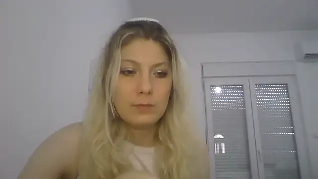 Foxy Bright online show from March 28, 2026, 1:22 pm