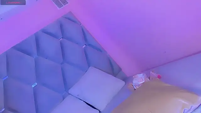 Daniiela Ember online show from April 1, 2026, 10:16 am