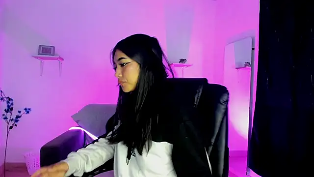 jaulyn 18 online show from March 15, 2026, 11:16 am