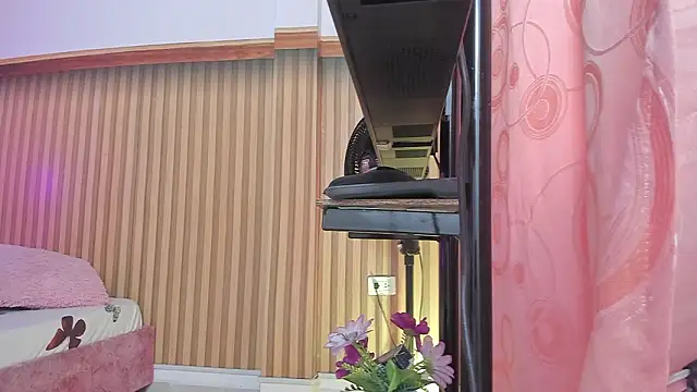 scarlett kiss  online show from February 26, 2026, 6:18 pm