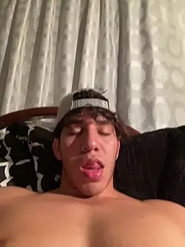 Alejandrososas online show from April 14, 2026, 3:45 am