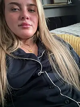 chanelbabyxx online show from February 21, 2026, 1:01 pm