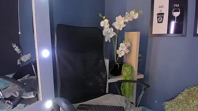 EmiilyRousee online show from April 11, 2026, 3:22 am