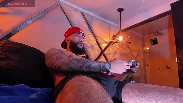 Snapshot of SantiagoHincapiie chatting on March 3, 2026, 3:45 am SantiagoHincapiie online show from March 3, 2026, 3:45 am