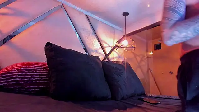 SantiagoHincapiie online show from March 6, 2026, 4:20 am